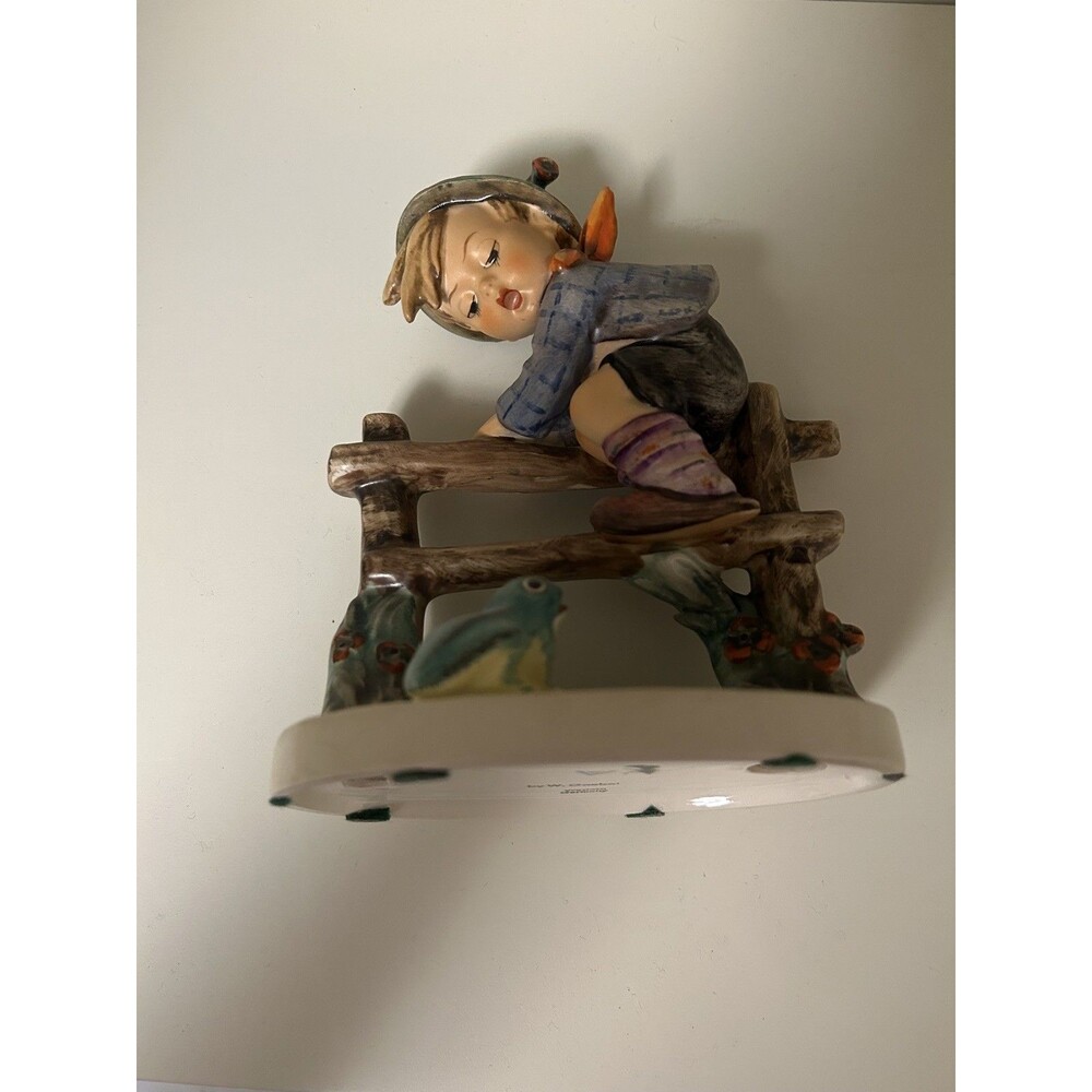 Goebel Hummel Figurine -Retreat To Safety boy - Picture 5 of 8